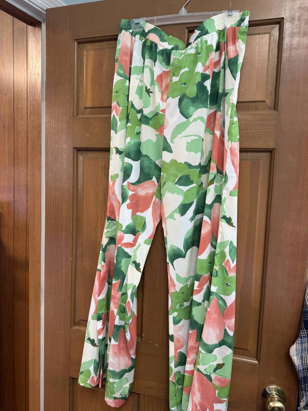 NEW GIGIO women's kelly pants in green floral print